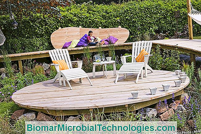 Crear un deck de madera en un terreno inclinado. - inclinado Terraza en Devon